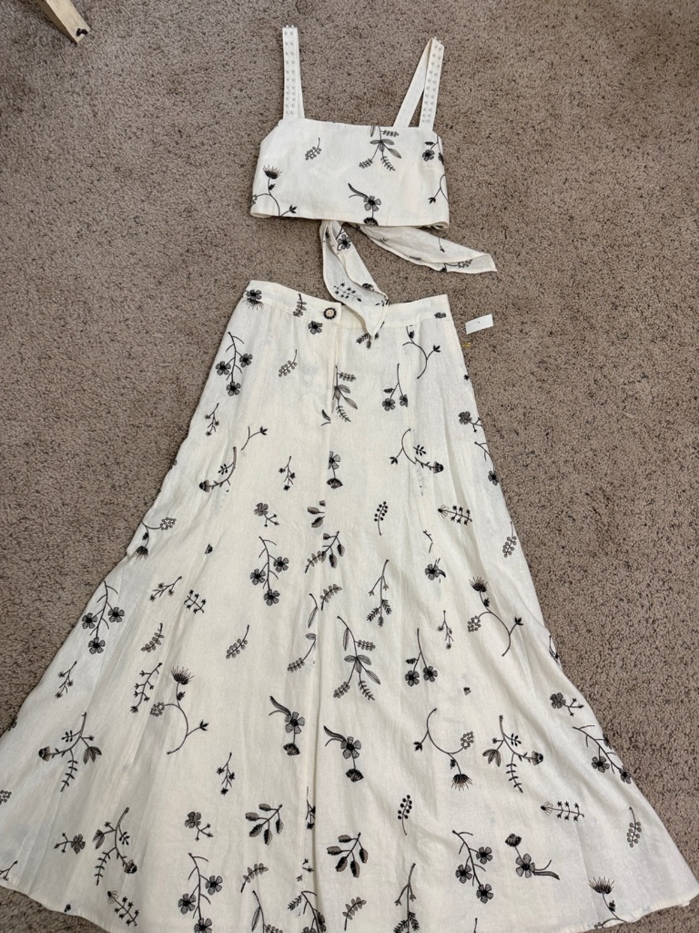 NWT House of Harlow Ivory Maxi Skirt with Floral Embroidery and crop top Sz 2.